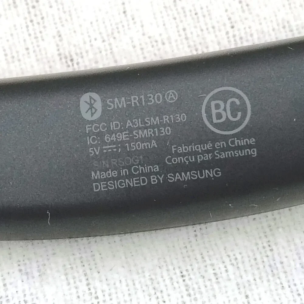 Samsung Gear Circle Wireless Headphones Necklace Black Bluetooth SM-R130 Workout